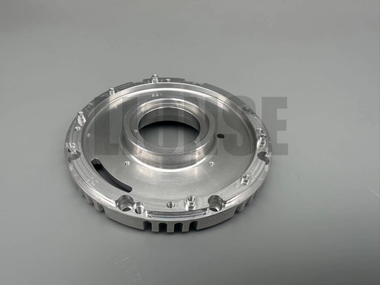 Kokie būdai sutrumpinti ciklo laiką tikslaus apdirbimo procesuose?