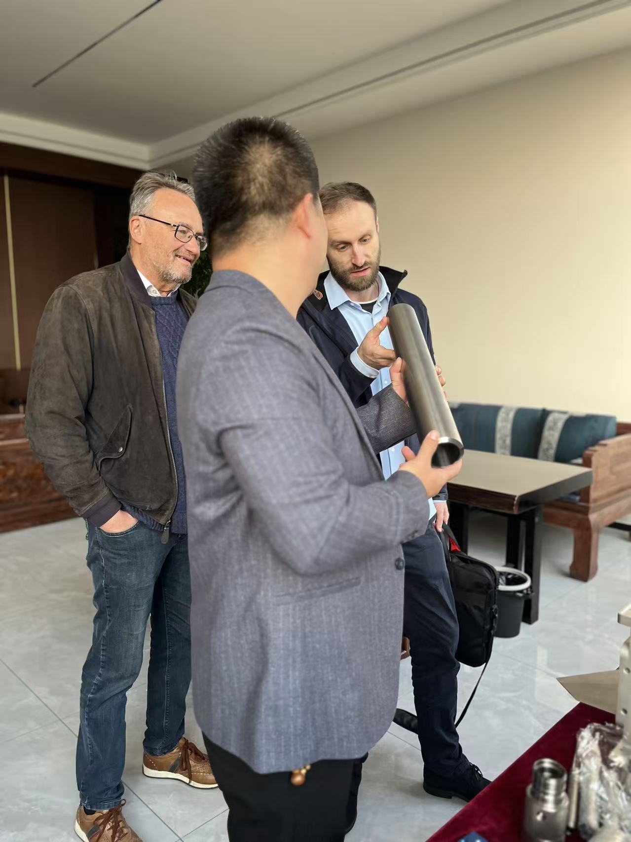 Oho! Vokiečių klientai „užsiregistruoja“ mūsų įmonėje, skatinantys pragmatišką bendradarbiavimą.