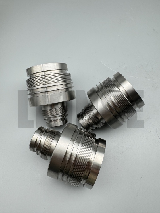 Kodėl giliavandenei įrangai pasirinktas 5 klasės titano lydinys?