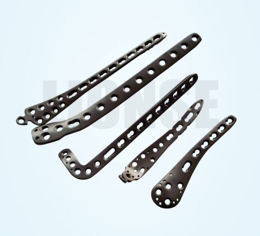 Kodėl medicininiams implantams pirmenybė teikiama titano lydinio komponentams?